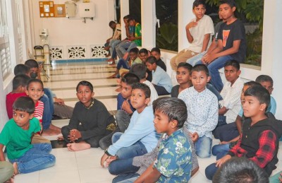 40 ދުވަހު ޖަމާއަތުގައި ފަތިސް ނަމާދު ކުރުމުން އިމާމު ދިނީ ކޮންމެ ކުއްޖަކަށް ބައިސިކަލެއް