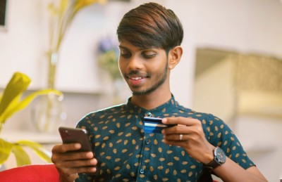 ކްރެޑިޓް ކާޑުގެ ލިމިޓް 750 ޑޮލަރަށް އިތުރުކޮށްފި