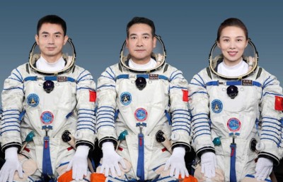 ޗައިނާގެ ޖައްވީ ސްޓޭޝަނަށް ފުރަތަމަ ފަހަރަށް އަންހެން ފަޅުވެރިއެއް