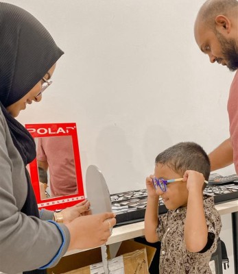 ‎އައިކެއާ އިން އަތޮޅުތަކުގައި ލޯ ސްކްރީން ކޮށްދޭ ކޭމްޕްތަކެއް ހިންގަނީ