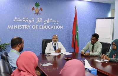 ތައުލީމީ ކުރިމަގަށް ދިވެހި ޓީޗަރުން ގިނަކުރަން މަޖުބޫރުވެފައި!