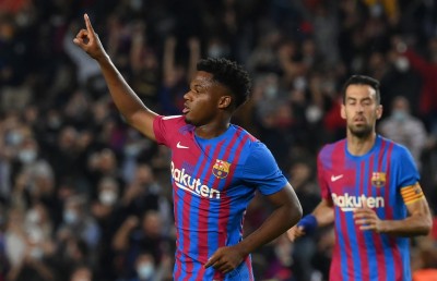 10 އަހަރަށް ފަހު ލަ ލީގާގައި އަގުއެރޯ ކުޅުނު ފުރަތަމަ މެޗުން ބާސެލޯނާ މޮޅުވެއްޖެ