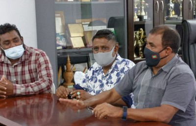 ހޯމް ސްޓޭ: މެހުމާންދާރީން ރަށަށް ޑޮލަރު!