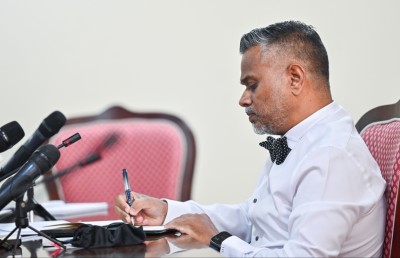 އަޅުގަނޑަކީ އިންޒާރަކަށް، ބިރަކަށް ލެނބޭނެ މީހެއް ނޫން: އައްބާސް