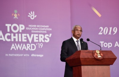 ވަގުތީ ޓީޗަރުން އިތުރުވާތީ ރައީސް ކަންބޮޑުވުން ފާޅުކުރައްވައިފި