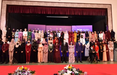 ވަގުތީ ޓީޗަރުން އިތުރުވާތީ ރައީސް ކަންބޮޑުވުން ފާޅުކުރައްވައިފި