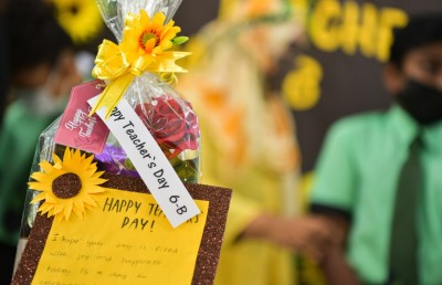 ޓީޗަރުންގެ ދުވަސް ފާހަގަކުރަން ބެލެނިވެރިންގެ އަތުން ފައިސާ ނުނަގަން އަންގައިފި