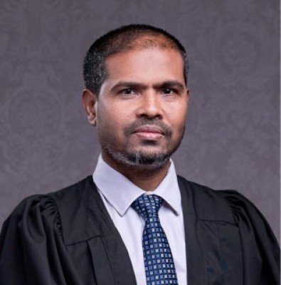 ފަނޑިޔާރު ޢަބްދުﷲ ހަމީދު ވަކިކުރުމަށް މަޖިލީހުން ފާސްކޮށްފި