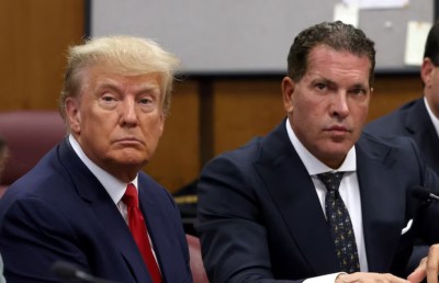 ޓްރަމްޕްގެ ކުރީގެ ވަކީލު އިނގިރޭސި ކްލަބެއް ގަންނަނީ