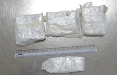 ބޭރުން އައި 65 އަހަރުގެ ދިވެއްސެއްގެ އަތުގައި ޑްރަގްސް