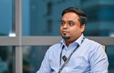 ޑރ. އިސްނީން: ގޮހޮރުގެ ފުރަތަމަ ދިވެހި ޑޮކްޓަރު