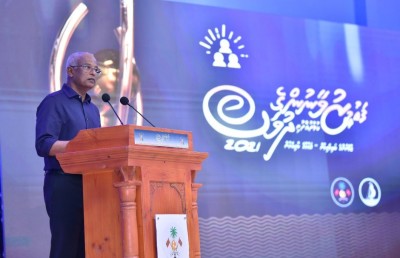 ޒުވާނުން ވަޒީފާގެ ފުރުސަތުތަކުގެ ބޭނުން ހިފަންޖެހޭ: ރައީސް