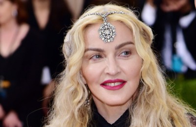 މެޑޯނާގެ އަމިއްލަ ފިލްމުގެ ސްކްރިޕްޓް ނިމުމަކަށް