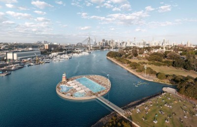 ޕްލޭނަކީ ސިޑްނީ ހާބަރުގައި ސްވިމިން ޕޫލެއް ހެދުން