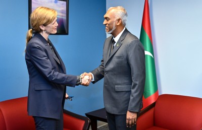 ރައީސް، ޔޫއެސްއެއިޑްގެ އިސްވެރިއަކާ ބައްދަލުކުރައްވައިފި