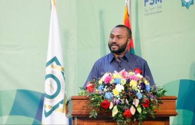 ކިޔެވުމުގެ ދިގު ދަތުރު: 79 އަހަރުގައި ޕީއެޗްޑީ