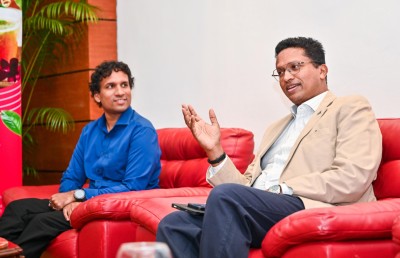 ދިލްމާ ސައިފަތާއި ސިމްޑީގެ 22 އަހަރުގެ ގާތްކަން، އެންމެންގެ މޫޑު ރަނގަޅު ކޮށްދީފި