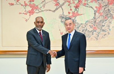 ރައީސް، ޗައިނާގެ ފޮރިން މިނިސްޓަރާ ބައްދަލު ކުރައްވައިފި