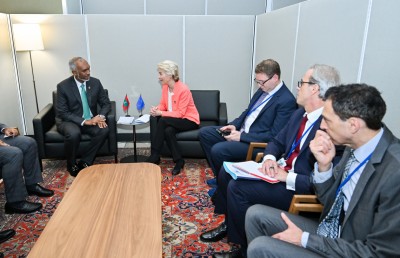 ރައީސް، ޔޫރަޕިއަން ކޮމިޝަންގެ ރައީސާ ބައްދަލުކުރައްވައިފި