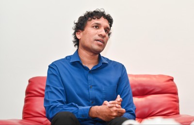 ދިލްމާ ސައިފަތާއި ސިމްޑީގެ 22 އަހަރުގެ ގާތްކަން، އެންމެންގެ މޫޑު ރަނގަޅު ކޮށްދީފި