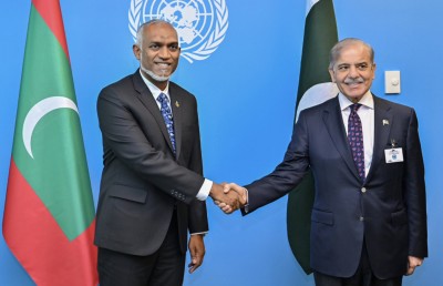 ރައީސް މުއިއްޒު، ޕާކިސްތާނުގެ ބޮޑުވަޒީރާ ބައްދަލުކުރައްވައިފި