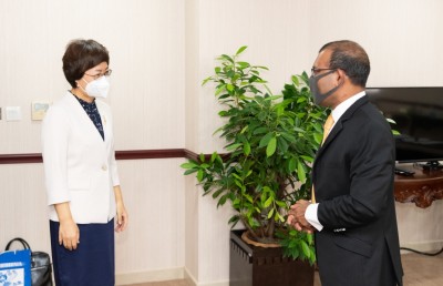 ޗައިނާ ސަފީރު ނަޝީދާ ބައްދަލުކުރައްވައިފި