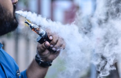 ދުންފަތާއި ވޭޕް އެތެރެކުރުން މަނާކުރަން ޑޮކްޓަރުންގެ ޖަމްއިއްޔާއިން ގޮވާލައިފި