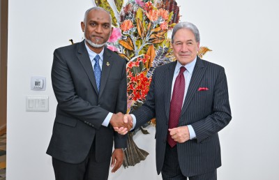 ރައީސް، ނިއުޒިލެންޑް އަދި ޔޫއޭއީގެ ބޮޑުވަޒީރުންގެ ނައިބާ ބައްދަލުކުރައްވައިފި