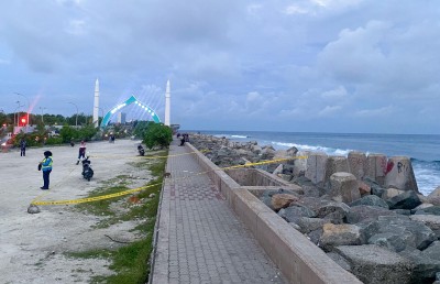 އުސްފަސްގަނޑާ ދިމާލުން، މޫދުގައި މަރުވެފައި އޮތް މީހަކު ފެނިއްޖެ