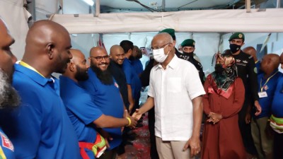 ރައީސްގެ ދެކަނބަލުން މިނާގައި ތިބި ދިވެހި ހައްޖުވެރިންނާ ބައްދަލުކުރައްވައިފި