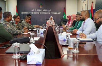 ކުއްލި ހާލަތުގައި އެހީއަށް ގުޅަން 911 ތައާރަފް ކުރަނީ