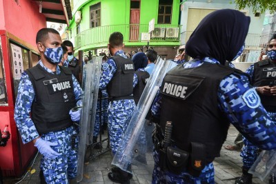 ދިއްފުށީގައި މީހަކު ހަވަރަށް ދިންއިރު ފުލުހަކު ބައިވެރިވިކަމަށް ބުނާ މައްސަލަ ބަލަނީ