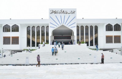 ފާޑުކިޔުމާ އެކު، އިސްލާމީ މަރުކަޒުގެ މުންނާރު ކައިރީގައި މަސްފެންގަނޑު ހެދުން ހުއްޓާލައިފި