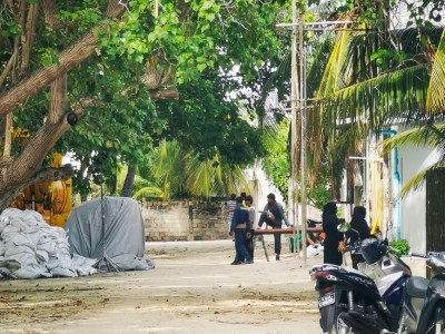 ދިއްފުށީގައި ކުޑަ ކުއްޖަކާ ބެހުނު މީހަކަށް ރައްޔިތުން ނިކުމެ އަނިޔާ ކޮށްފި