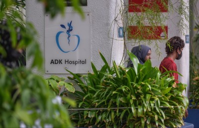 ސްޓްރޯކް ޖެހިގެން ގެނައި މީހާގެ އެއް ސާޖަރީ ނުކުރެވި ޑޮކްޓަރުންގެ ޓީމު ފުރައިފި