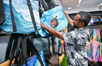 މި ދެބެއިން ބެލި ހުވަފެނުގައި ޖެއްސި ކުލަތައް