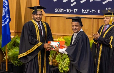 ފަތުހުﷲ: ދަރިވަރުންނާއި ޓީޗަރުންގެ ދިވެހި ޓީޗަރު