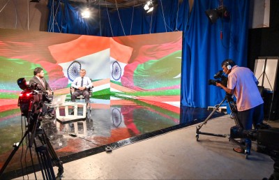 ތުއްޓޭގެ ކެމެރާގެ ފަހަތުގައި ފޮރުވިފައިވީ ފަސް ތަރީގެ ވާހަކަތައް