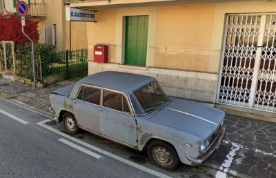 އެއް ތަނެއްގައި ޕާކްކޮށްފައި އޮންނަތާ 47 އަހަރުވީ ކާރެއް ނަގައިފި