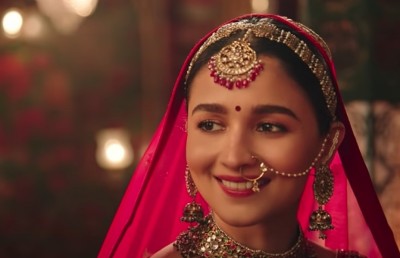 އާލިއާގެ ރޯލެއް "މީނާކްޝީ ސުންދަރޭޝްވަރް" ގައި