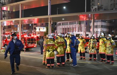 ޓޯކިޔޯގެ ރޭލެއްގައި ވަޅި ހަރައި 17 މީހަކު ޒަހަމްކޮށްލައިފި