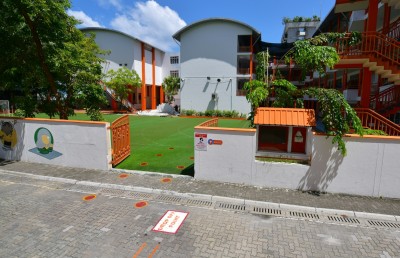 ދަރިވަރުންނާ ދިމާވާ އެންމެން ސްކްރީންކޮށް ލައިސަންސް ދެނީ