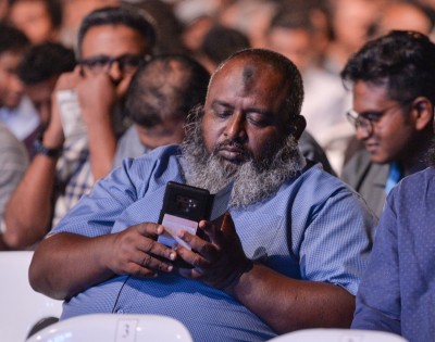 ޑރ. އިޔާޒް އަލުން އެމްއެންޔޫ ވަޒީފާއަށް ނުކުންނަވައިފި