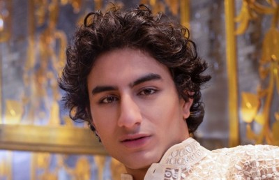 ކަރަންގެ ފިލްމުގެ ސެޓުން އިބްރާހީމްގެ ފޮޓޯތަކެއް