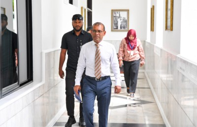 ރައީސް ނަޝީދުގެ ފޯނު ފޭރިގަނެފި