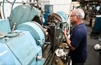 ފޮޓޯ ސްޓޯރީ: ރާއްޖޭގެ އިންޖީނުތައް ހިންގުމުގައި ލަންކާ ވިޖޭގެ 34 އަހަރު