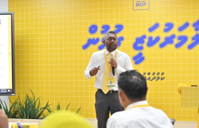 ސަރުކާރުން އުޅެނީ ކައުންސިލަތަކަށް އޮންނަ އިތުބާރު ގެއްލުވާލަން: ފައްޔާޒު