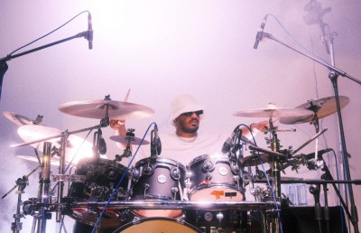 ރެވިއޯގެ އާ އަލްބަމް "ޑީއެންވީއާރް"