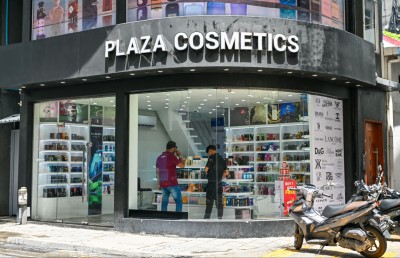 ޕްލާޒާ ކޮސްމެޓިކް ހުޅުވައި "ނަސީމް" ބްރޭންޑުގެ ސެންޓު ތައާރަފްކޮށްފި