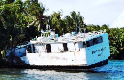 ވޭމަންޑޫ ގޮނޑުދޮށަށް ލައްގާފައި އޮތް ބޯޓެއްގެ ވެރިއަކު ހޯދަނީ